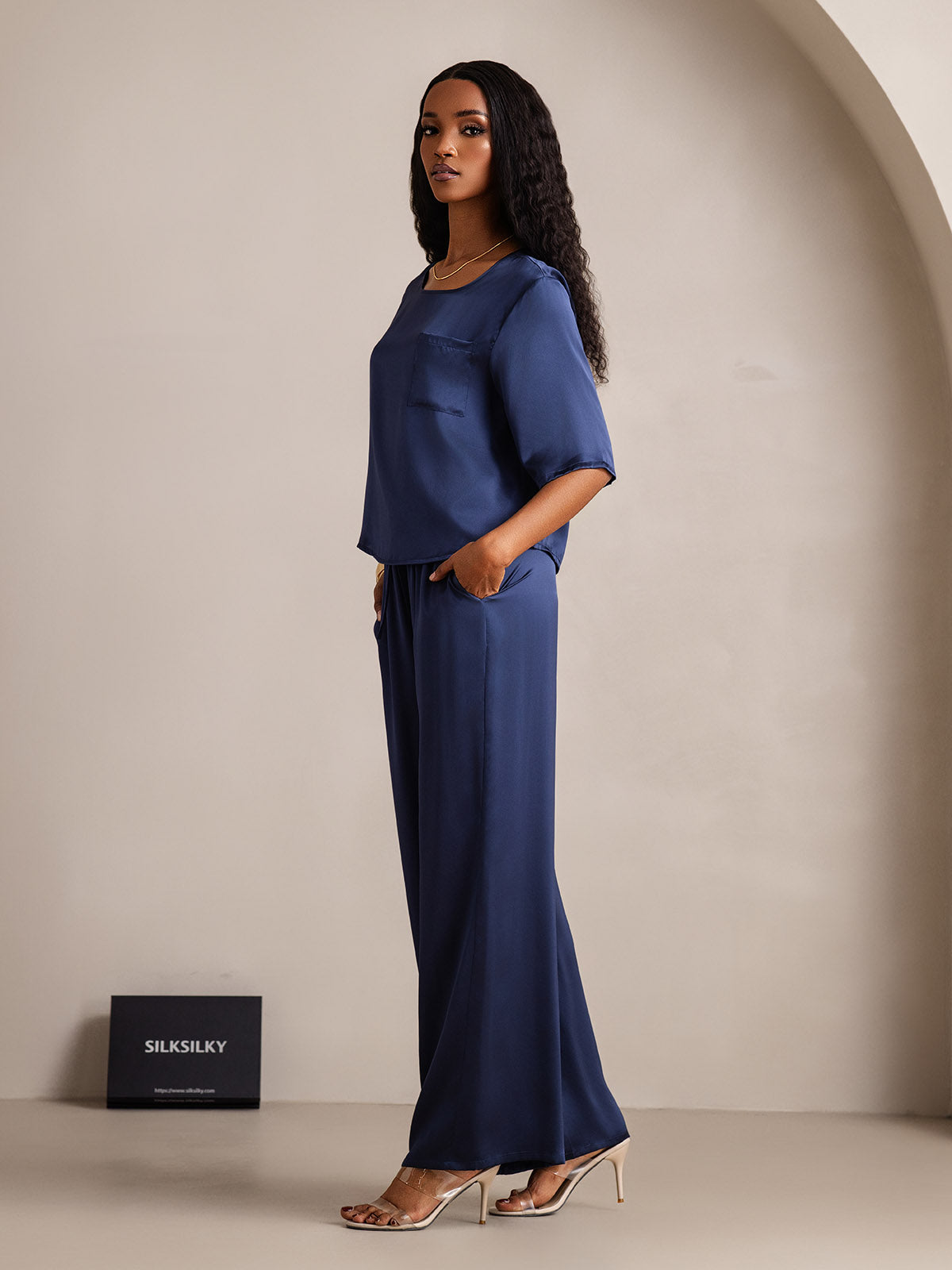 Women's Pure Silk Half Sleeve Round Neck Pajamas Set