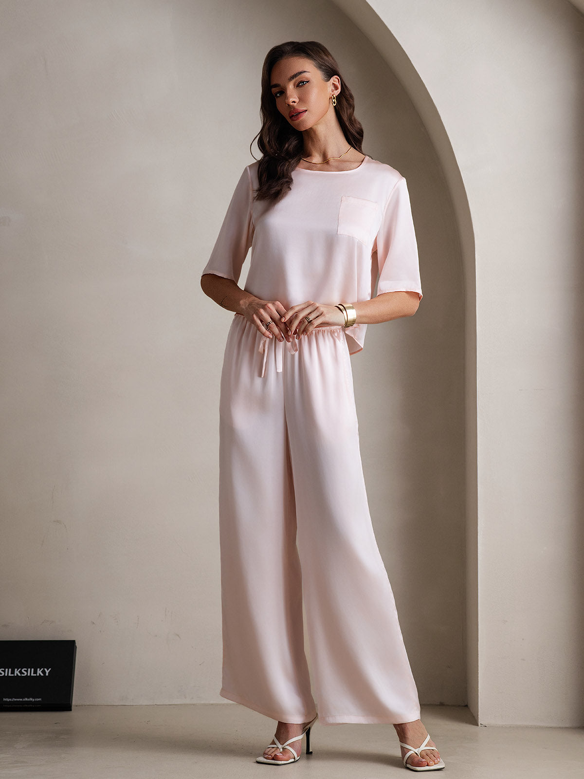 Women's Pure Silk Half Sleeve Round Neck Pajamas Set