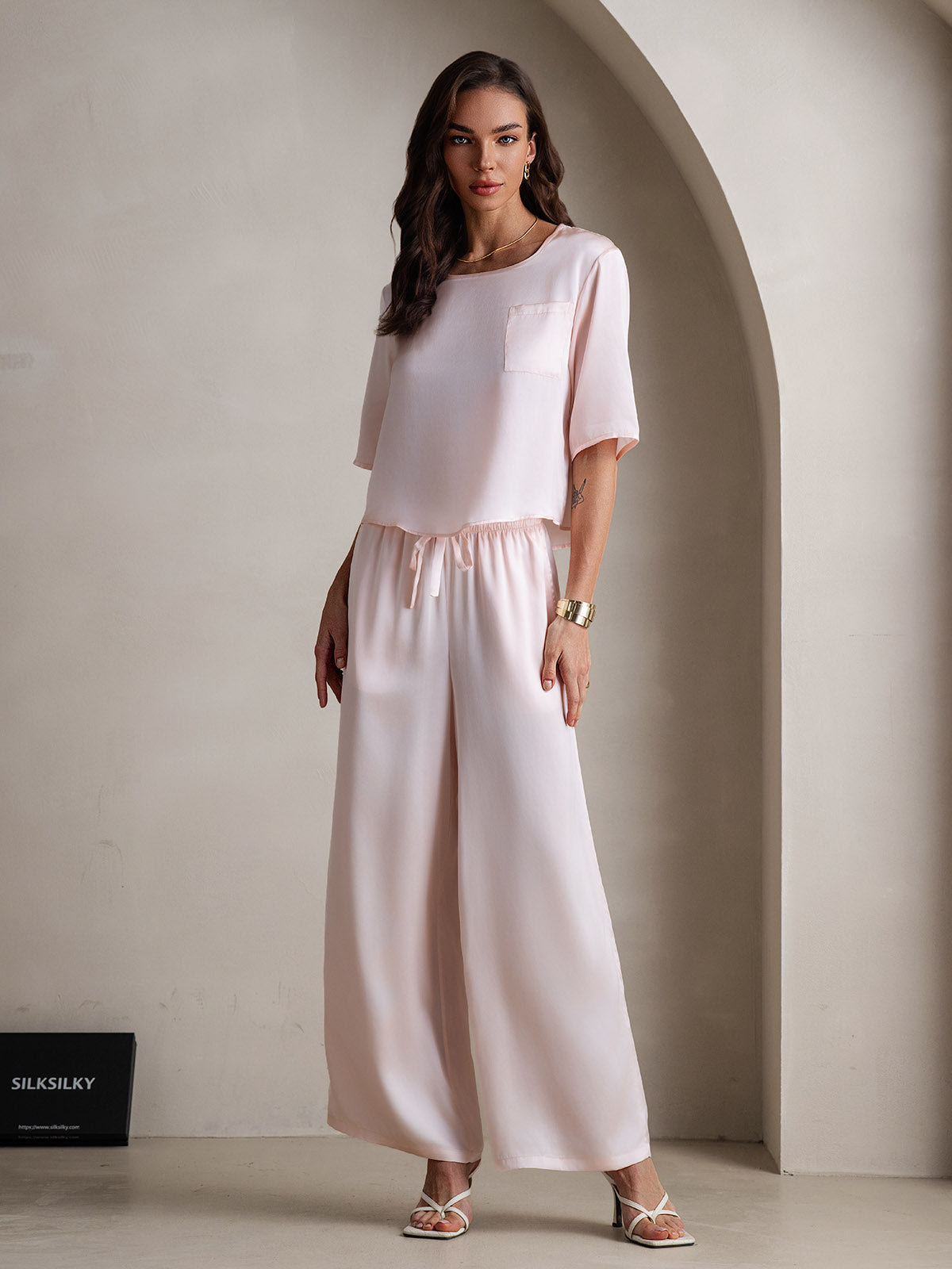 Women's Pure Silk Half Sleeve Round Neck Pajamas Set